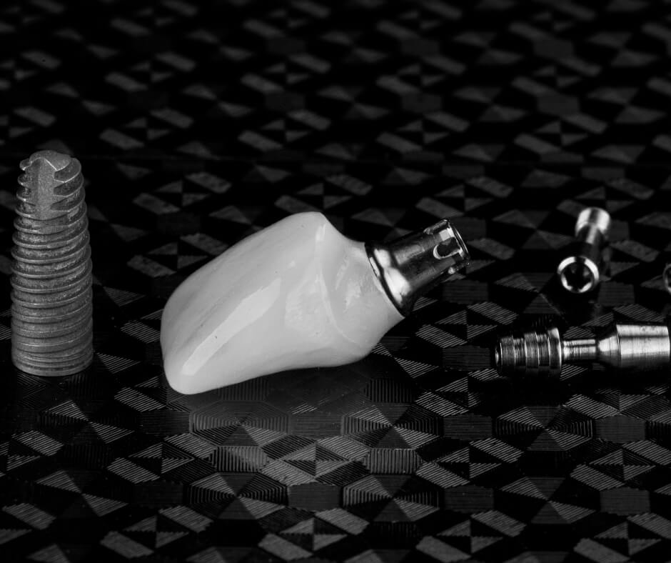 implant dentar sus