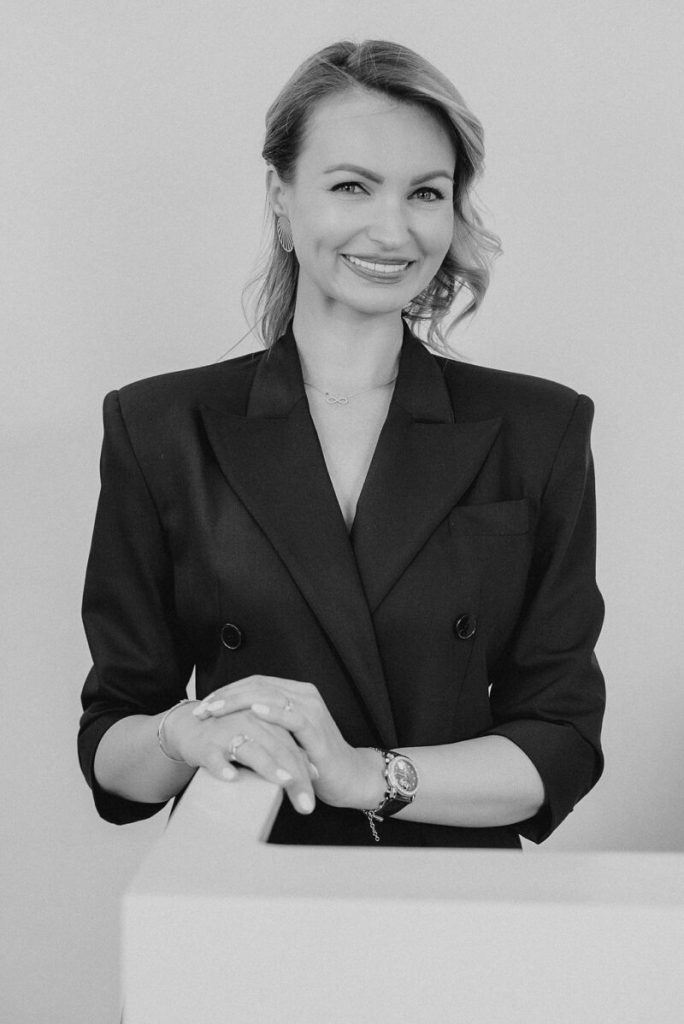 Dental Education Organizează Cursul Modular de Management susținut de Camelia Bratu, managerul clinicii Dental Experts în perioada octombrie – noiembrie 2024